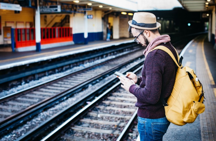 Uomo fa ricarica telefonica in metro Acquistare ricarica telefonica Fastweb Bitcoin
