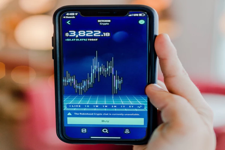 Smartphone con app acquisto BTC Comprare bitcoin da smartphone