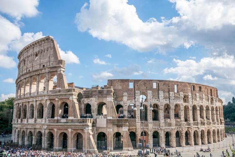 Foto del Colosseo Roma Aerotaxi cade sul Colosseo morti feriti